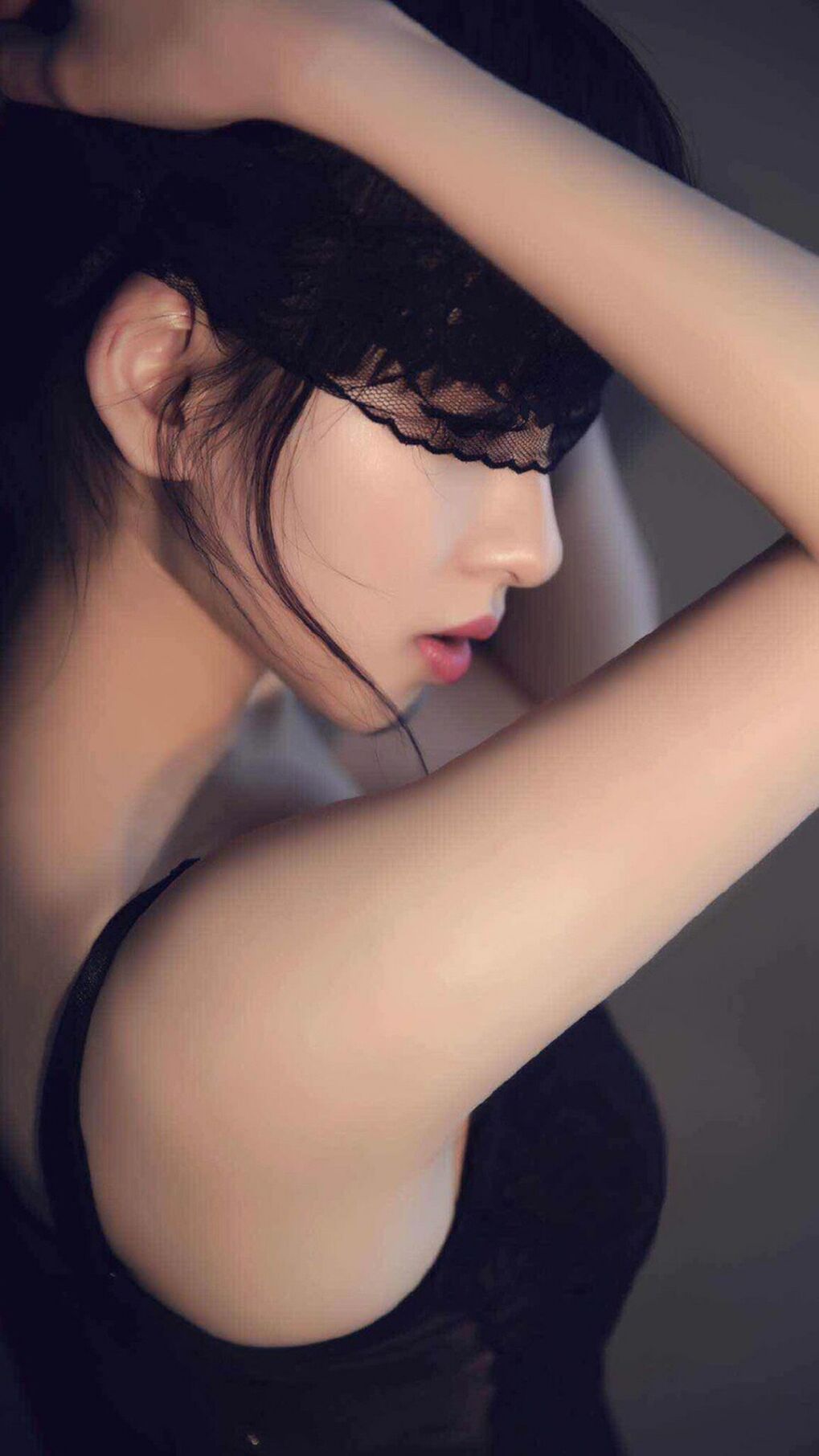 “高新体育中心篮球赛：全场沸腾，精彩绝伦”